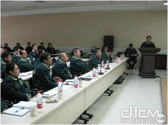 山推公司组织召开2012年攻关项目评审会