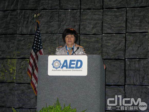 冯桂英副会长参加美国设备代理商协会峰会致辞