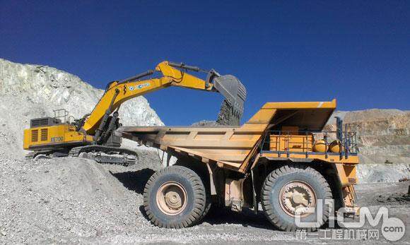 徐工大吨位挖掘机助力西亚开采铜矿资源