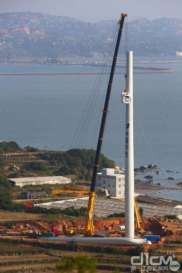 徐州重型QAY1200型全地面起重机风电吊装现场