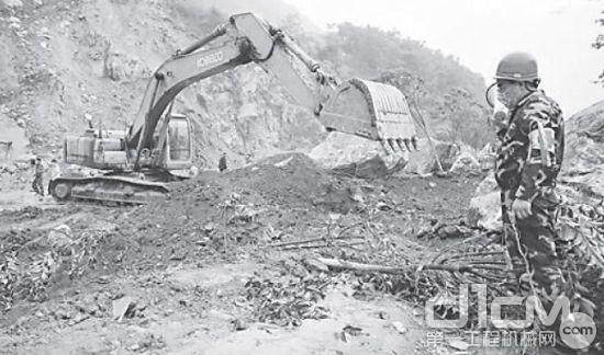 陈光标带13台大型挖掘机及物资来川参与救援