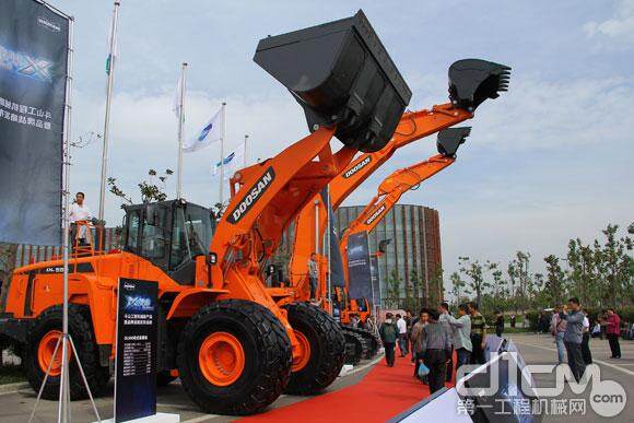 发布了斗山工程机械专门为中国市场研发的新型DL系列装载机