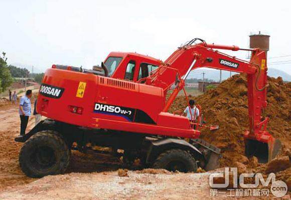 斗山DH150W-7型轮式挖掘机