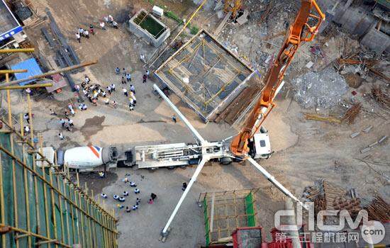 中联重科80米碳纤维泵车施工