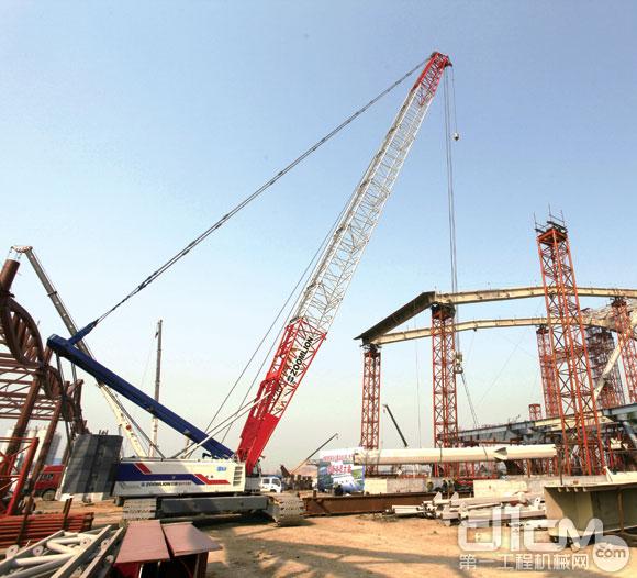 中联20多台起重机参与青岛北站钢结构吊装