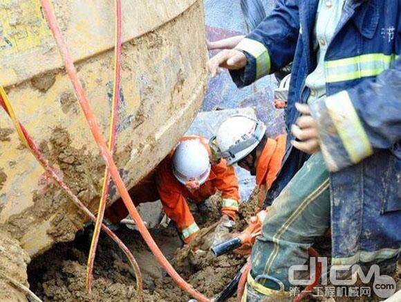 山体滑坡事故大救援