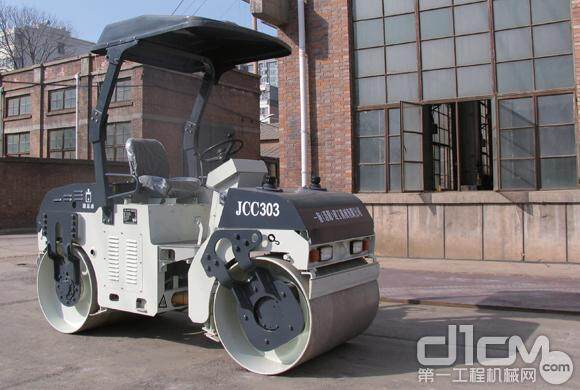 洛建JCC303型双钢轮振动压路机