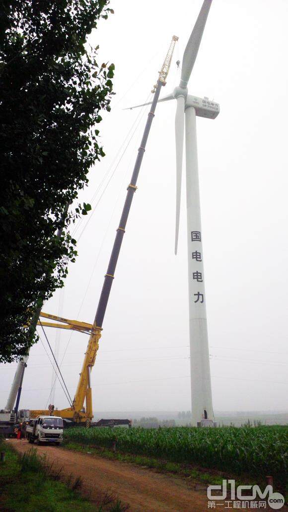 徐工QAY800全地面起重机在山东胶南吉利河风电厂施工