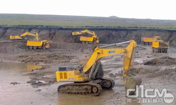 徐工XE700C大型矿用挖掘机鏖战青藏高原