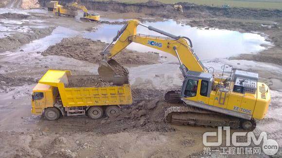 徐工XE700C大型矿用挖掘机鏖战青藏高原
