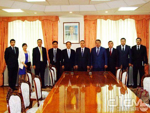 徐工与乌兹别克斯坦国家铁路公司签署合资协议