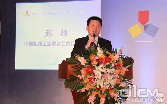 北京卓众出版有限公司副总经理、机电商报社总编辑——杜海涛，主持了论坛