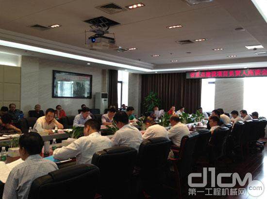 10月10日，湖南省重点办召集部分省重点建设项目单位负责人召开座谈会