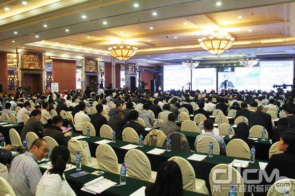启健康新十年 2013中国工程机械代理商年会开幕