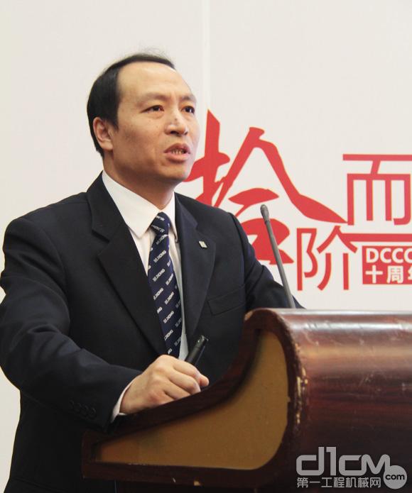 徐工集团道路机械事业部副总经理孟文发表主题演讲