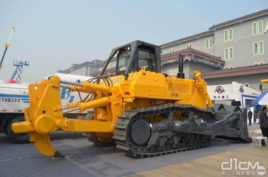 2013年10月15-18日，第十二届BICES北京国际工程机械、建材机械及矿山机械展览与技术交流会(BICES 2013)在北京举行，图为MD42履带式推土机