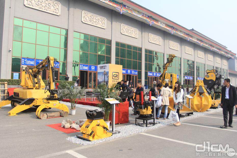2013年10月15-18日，第十二届BICES北京国际工程机械、建材机械及矿山机械展览与技术交流会(BICES 2013)在北京举行，图为惊天液压展台