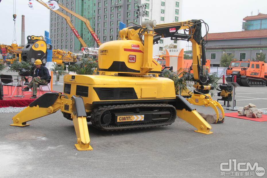 2013年10月15-18日，第十二届BICES北京国际工程机械、建材机械及矿山机械展览与技术交流会(BICES 2013)在北京举行，图为惊天液压破碎器