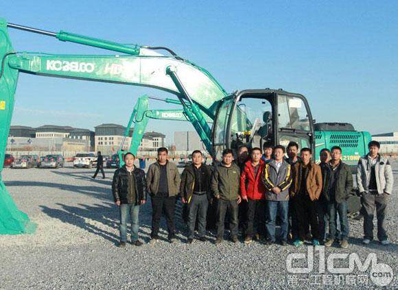 利氏兄弟北京第二场拍卖会举办之前，第一工程机械网用户团前往探营