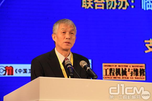 中国工程机械工业协会会长祁俊作行业形势和发展报告