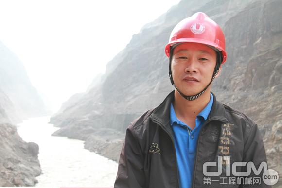 中国长江三峡集团设备管理公司白鹤滩水电站施工现场设备管理负责人戴喜旺
