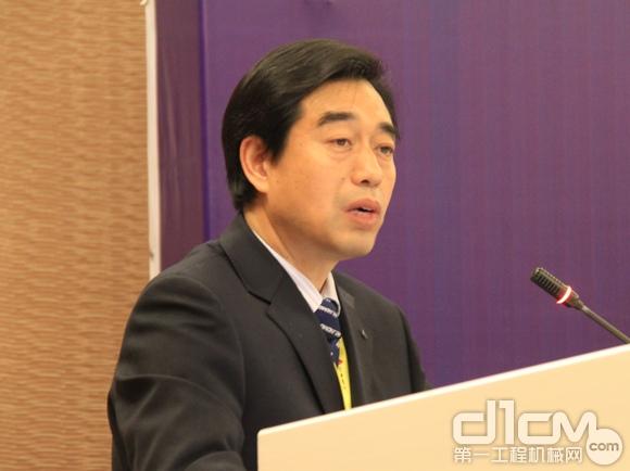 徐州工程机械集团有限公司副总裁李锁云在“创新、超越、拓展国际市场论坛”发言