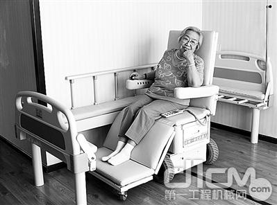 由北京市科委支持的床椅一体化服务机器人项目目前已处于小批量试制阶段，得到了护理人员和老人的认可