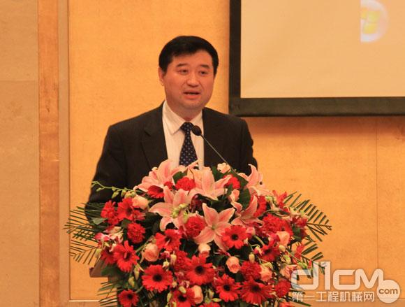 中国工程机械工业协会副会长兼秘书长苏子孟对2013年以来工程机械行业经济运行情况和当前主要工作进行了介绍