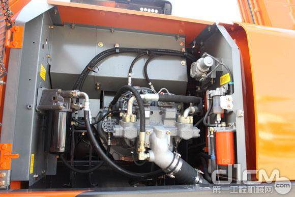 日立建机ZAXIS200-5G挖掘机采用日立专利的HIOSⅢ液压系统，与大功率发动机进行完美匹配，提高燃油效率的同时，作业效率稳步提升。