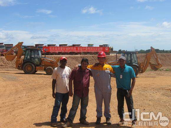 凯斯工程机械挖掘装载机在委内瑞拉：共建迪阿铁路