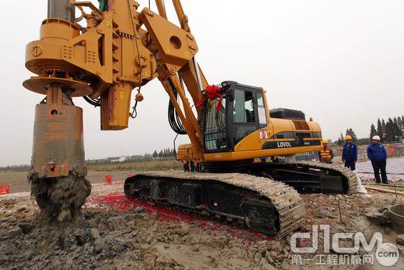 雷沃旋挖钻正在西部铁路建设中高歌猛进