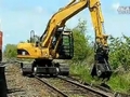 卡特320CU铁路用挖掘机作业