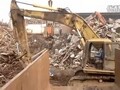小松PC300 重型挖掘机在废铁回收场工作