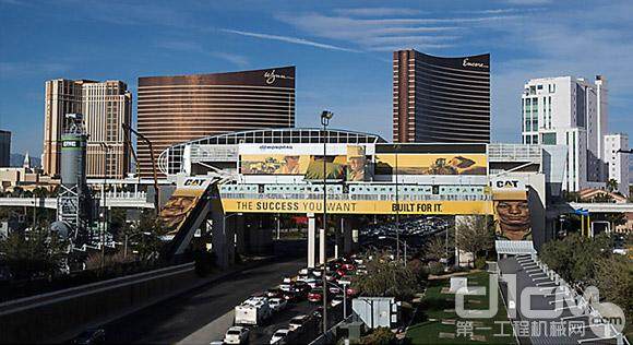 卡特彼勒在拉斯维加斯会议中心的路牌广告