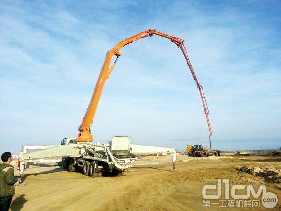 中联重科混凝土泵车成为阿塞拜疆最长臂架泵车