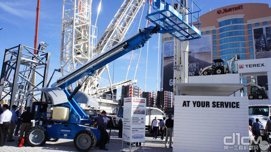 2014年3月4日（北京时间3月5日），三年一届的美国国际工程机械展览会(Conexpo-Con/Agg2014)在美国拉斯维加斯盛大开启，图为吉尼高空作业平台
