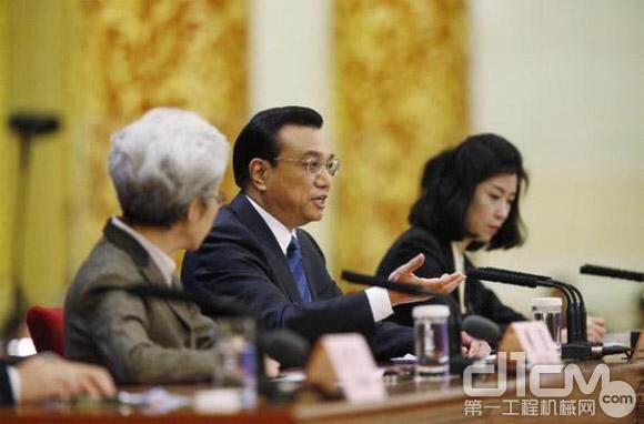 3月13日，国务院总理李克强在北京人民大会堂与中外记者见面，并回答记者提问