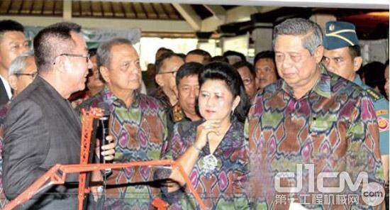 印度尼西亚总统苏西洛参观GAPENSI展三一展区