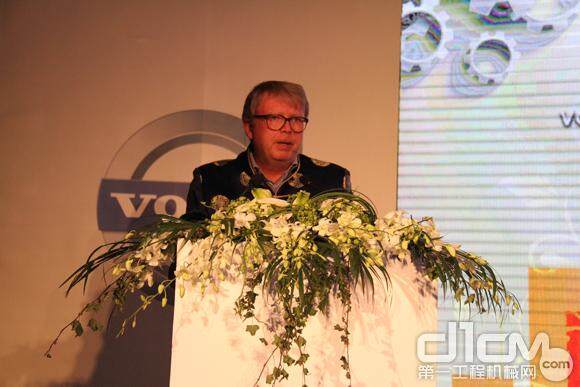 沃尔沃建筑设备企业传讯高级副总裁 Klas Magnusson先生致开场词