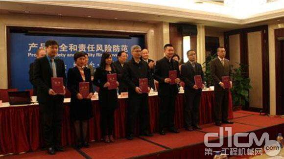 日立建机加入上海自贸区企业社会责任联盟