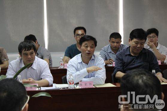 海螺集团广西区域领导杨家怀先生致辞