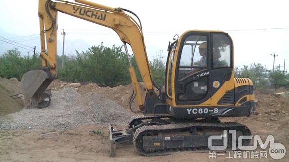 玉柴重工YC60-8小型挖掘机