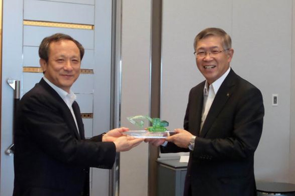 徐工集团王民董事长参观访问了日本川崎重工业株式会社