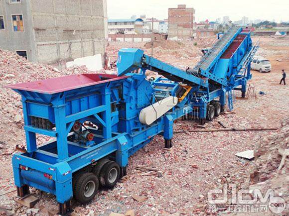 一帆机械移动式建筑垃圾处理设备在云南生产现场