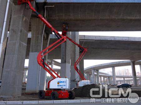 星邦重工高空作业车助力快速路高架桥建设