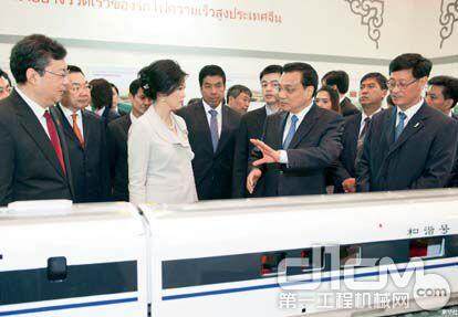 2013年10月12日，国务院总理李克强与泰国时任总理英拉在曼谷共同出席中国高速铁路展开幕式