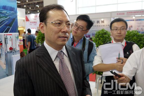 三一集团总裁唐修国接受记者采访