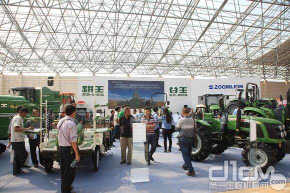 2014第四届中南农机机电产品展示交易会中联重科展台