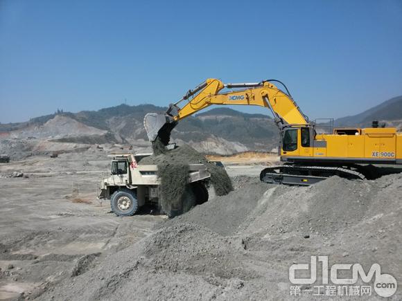 徐工90吨级大型挖掘机鏖战