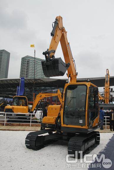 现代9V系列挖掘机在bauma China 2014 革新上市